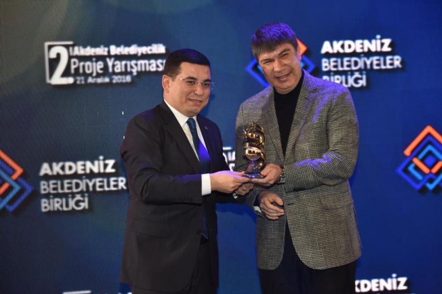 Akdeniz Belediyeleri Oscar’larını aldı.